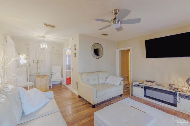 39 Sandalwood St, Pensacola, FL 32505