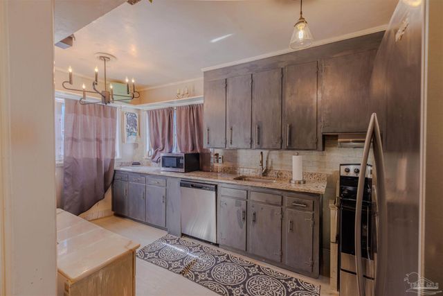 39 Sandalwood St, Pensacola, FL 32505