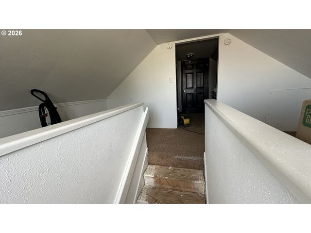 254 S VERNONIA Rd, St Helens, OR 97051