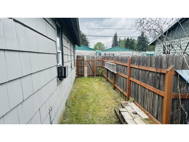 254 S VERNONIA Rd, St Helens, OR 97051