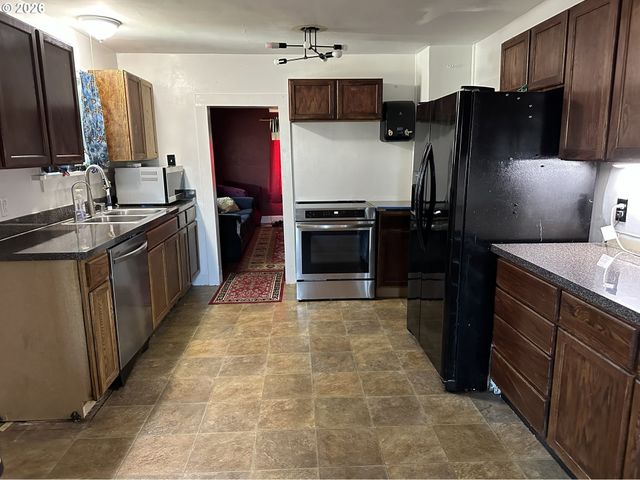 254 S VERNONIA Rd, St Helens, OR 97051