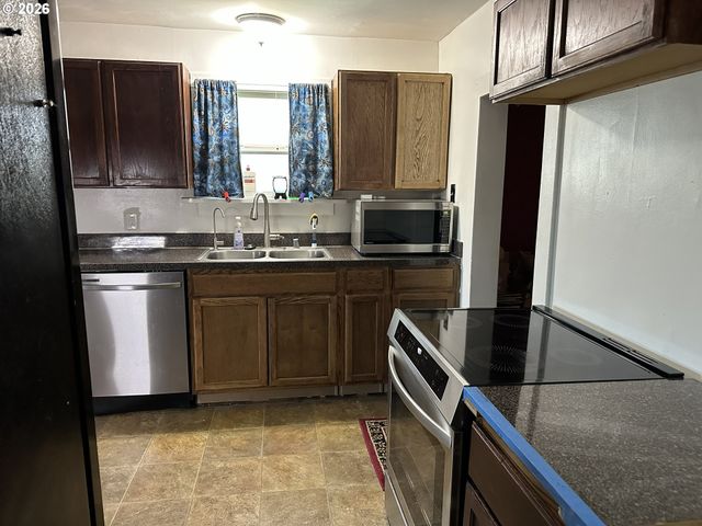 254 S VERNONIA Rd, St Helens, OR 97051