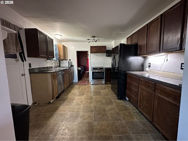 254 S VERNONIA Rd, St Helens, OR 97051