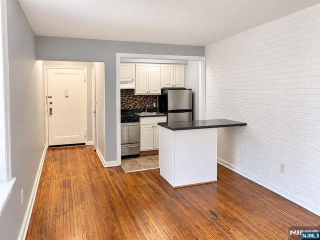 306 Grafton Avenue 1M, Newark, NJ 07104