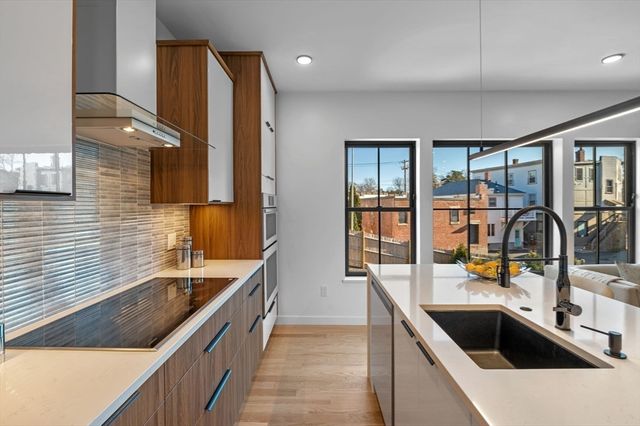 11 Boynton Street 104, Swampscott, MA 01907