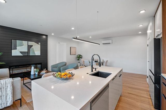 11 Boynton Street 104, Swampscott, MA 01907