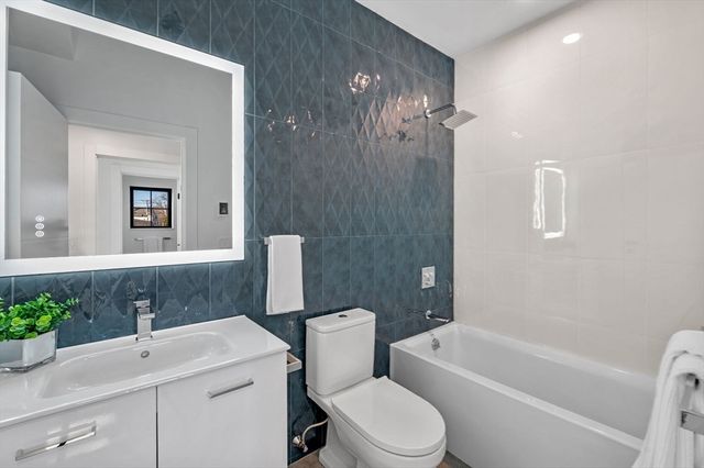 11 Boynton Street 104, Swampscott, MA 01907