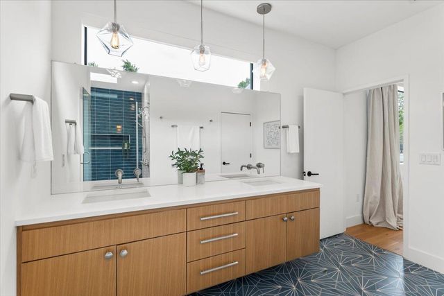 301 Woodward ST B, Austin, TX 78704