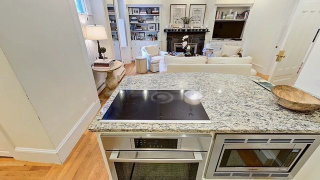 9 Temple St 1, Boston, MA 02114