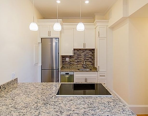 9 Temple St 1, Boston, MA 02114
