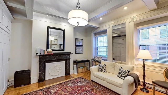 9 Temple St 1, Boston, MA 02114