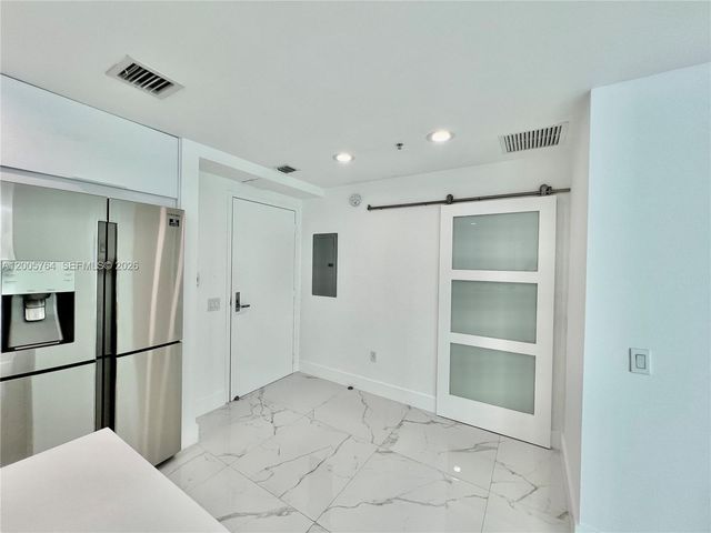 300 S Biscayne Blvd 3502, Miami, FL 33131