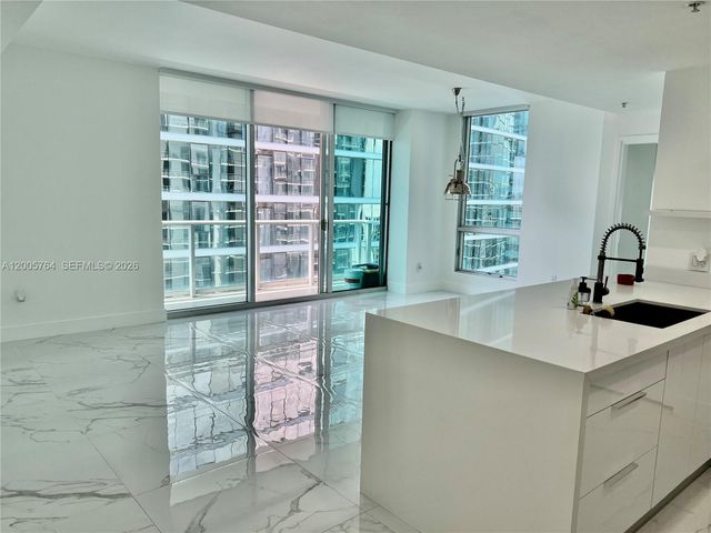 300 S Biscayne Blvd 3502, Miami, FL 33131