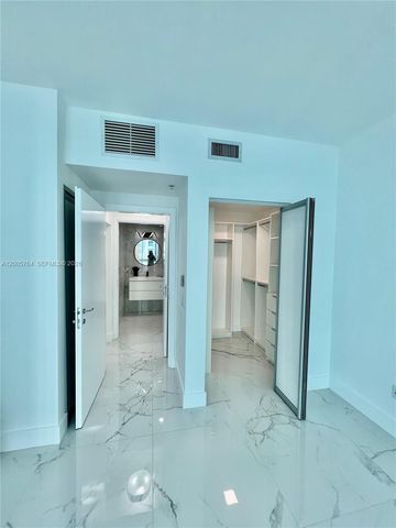 300 S Biscayne Blvd 3502, Miami, FL 33131