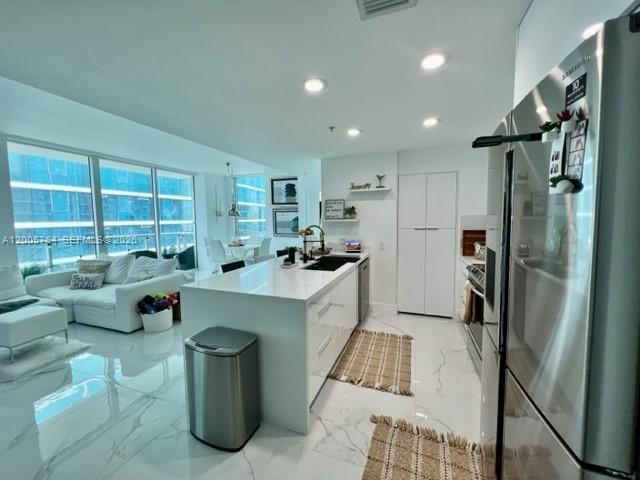 300 S Biscayne Blvd 3502, Miami, FL 33131