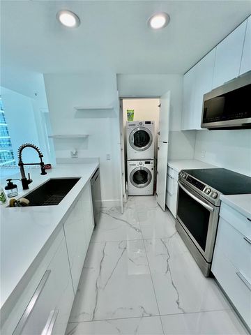 300 S Biscayne Blvd 3502, Miami, FL 33131