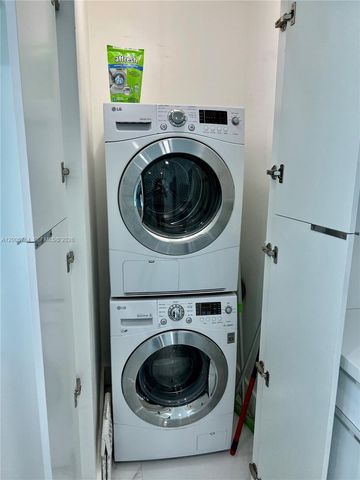 300 S Biscayne Blvd 3502, Miami, FL 33131