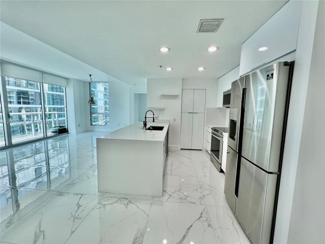 300 S Biscayne Blvd 3502, Miami, FL 33131