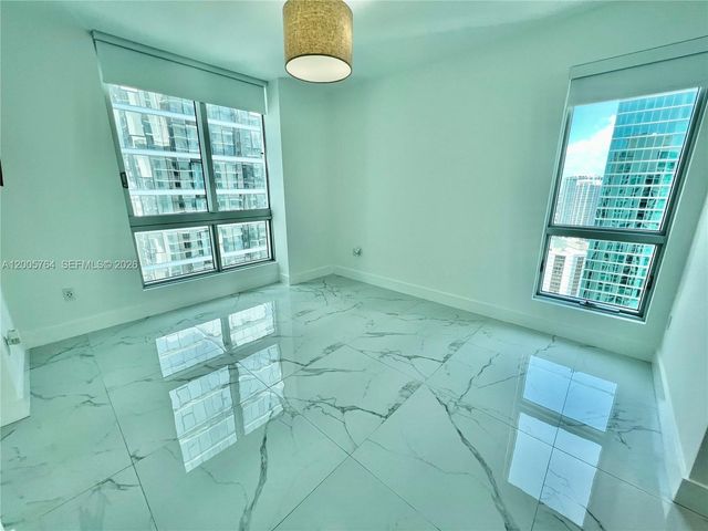 300 S Biscayne Blvd 3502, Miami, FL 33131
