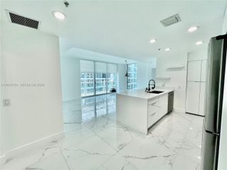 300 S Biscayne Blvd 3502, Miami, FL 33131