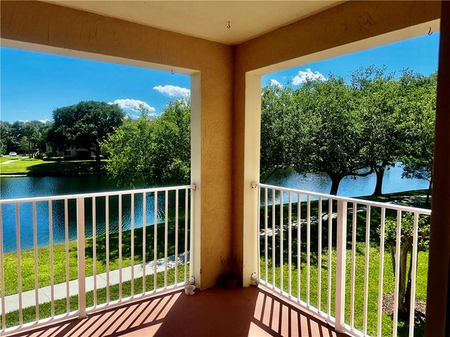 1650 N 42nd Circle 210, Vero Beach, FL 32967