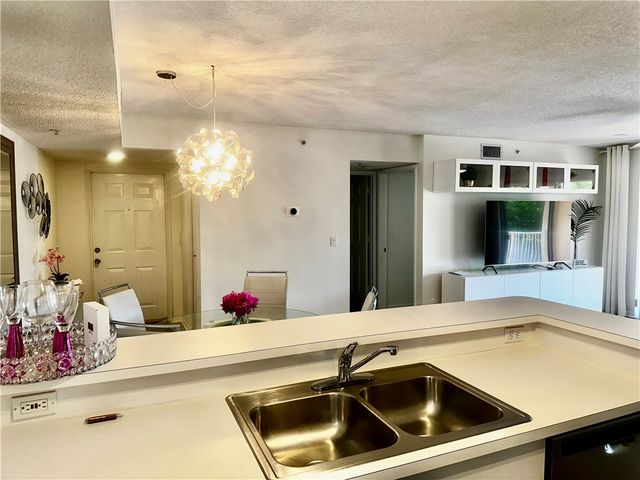 1650 N 42nd Circle 210, Vero Beach, FL 32967