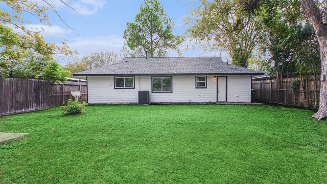 3513 Tanglebriar Drive, Pasadena, TX 77503