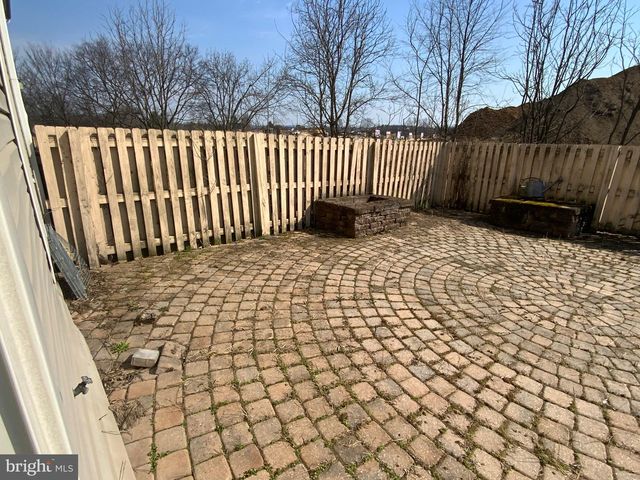 6284 SPRING KNOLL DR, Harrisburg, PA 17111