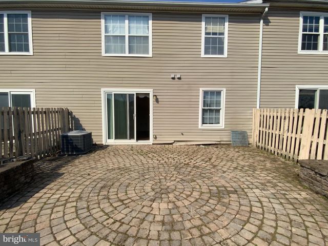 6284 SPRING KNOLL DR, Harrisburg, PA 17111