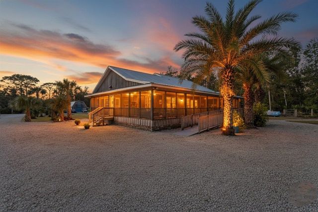 218 SE THIRTEENTH Street, Steinhatchee, FL 32359