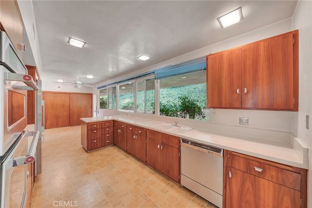 574 S Chaparro, Covina, CA 91724