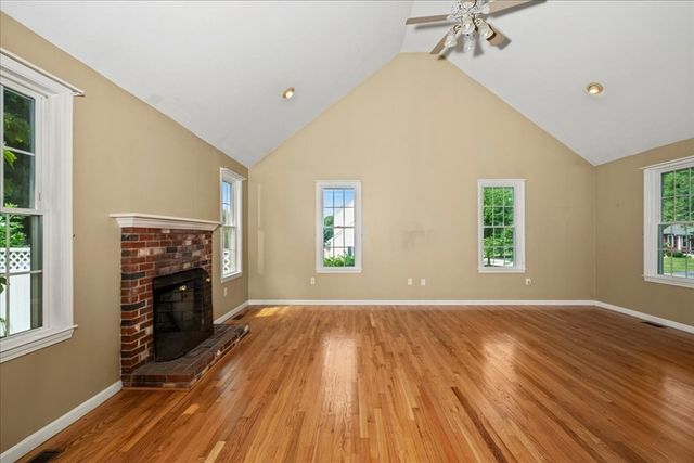 20 Hilltop Farm Rd, Auburn, MA 01501