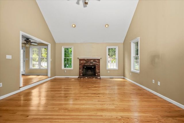 20 Hilltop Farm Rd, Auburn, MA 01501