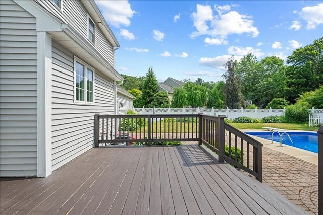 20 Hilltop Farm Rd, Auburn, MA 01501