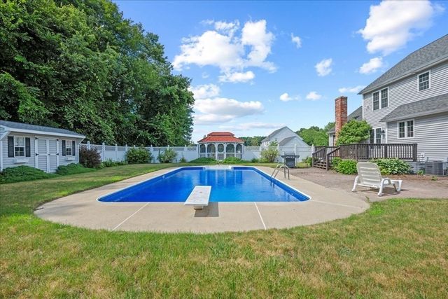 20 Hilltop Farm Rd, Auburn, MA 01501