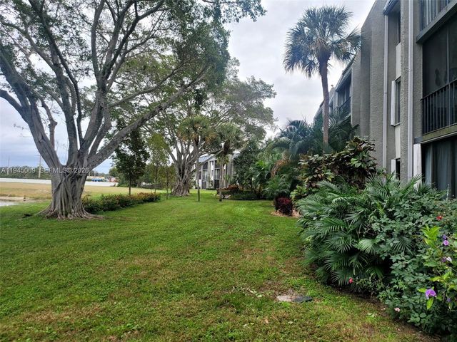 4832 Esedra Ct 105, Lake Worth, FL 33467
