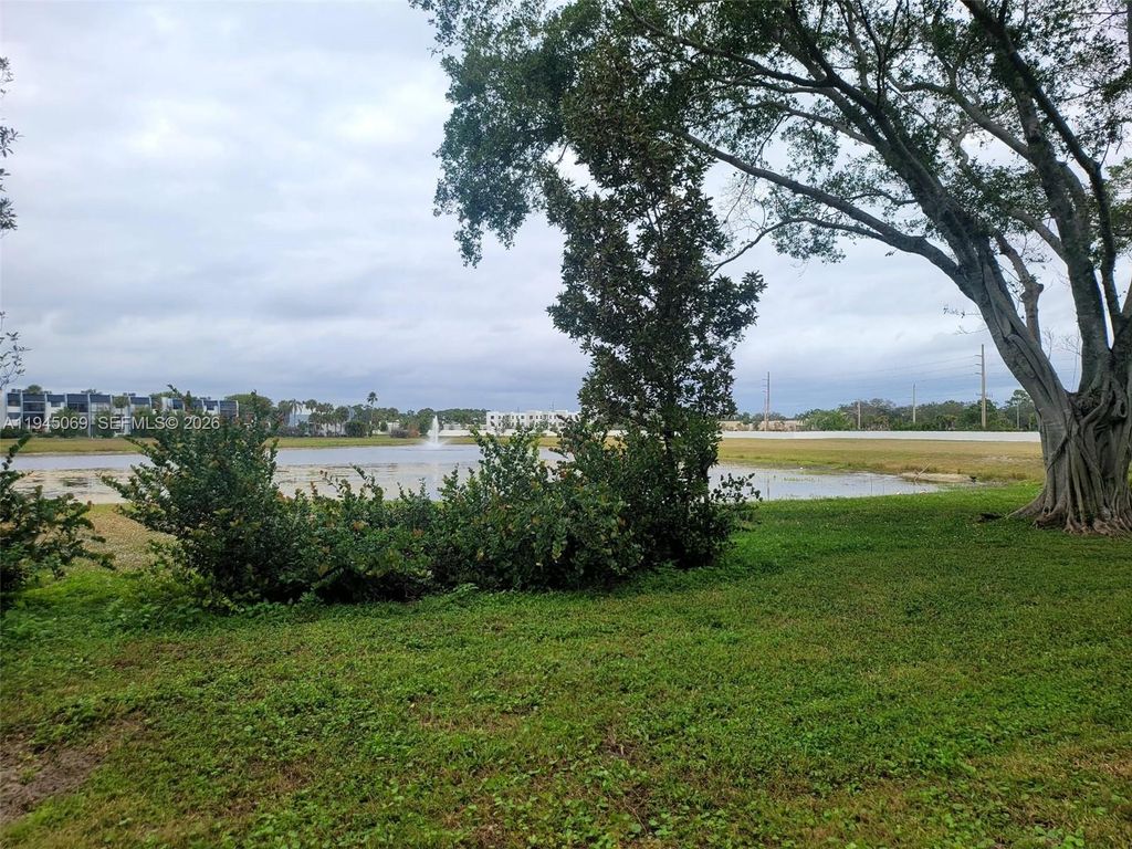 4832 Esedra Ct 105, Lake Worth, FL 33467