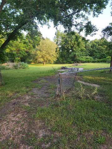 103 Dardenwood Way, Payne Springs, TX 75156