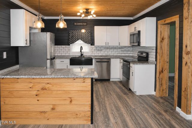 1014 Bluefield Avenue, Elizabethton, TN 37643