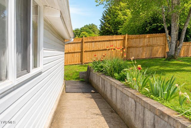 1014 Bluefield Avenue, Elizabethton, TN 37643