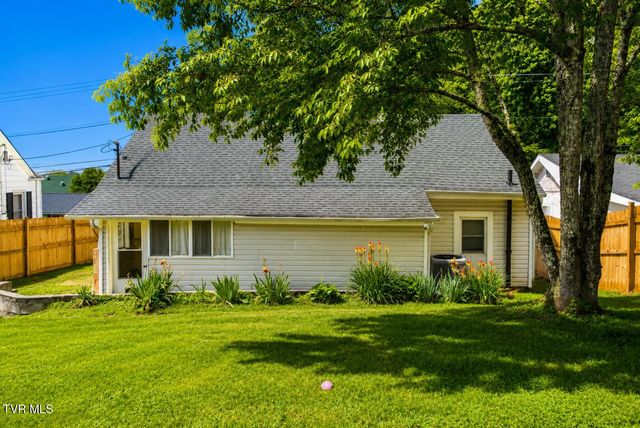 1014 Bluefield Avenue, Elizabethton, TN 37643