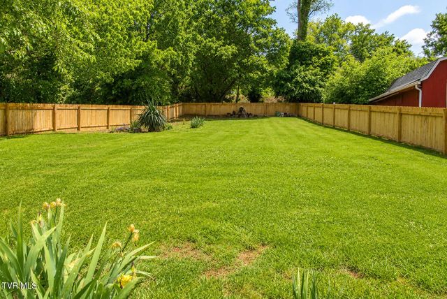 1014 Bluefield Avenue, Elizabethton, TN 37643