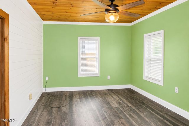 1014 Bluefield Avenue, Elizabethton, TN 37643