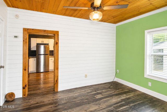 1014 Bluefield Avenue, Elizabethton, TN 37643