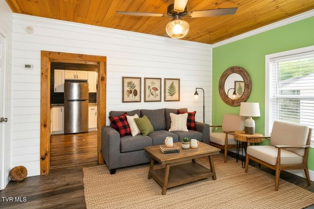 1014 Bluefield Avenue, Elizabethton, TN 37643