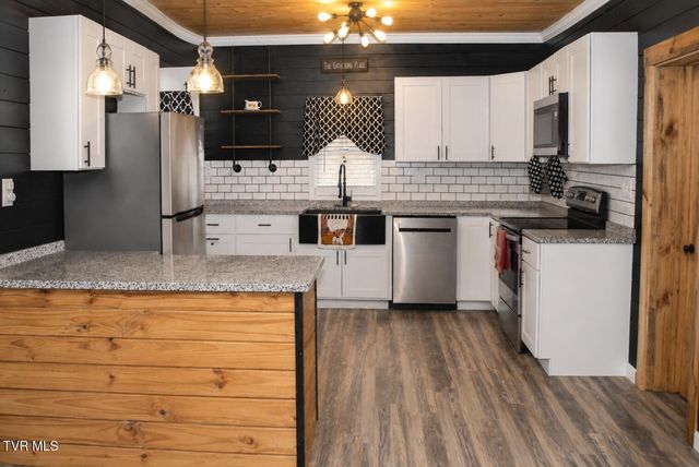1014 Bluefield Avenue, Elizabethton, TN 37643