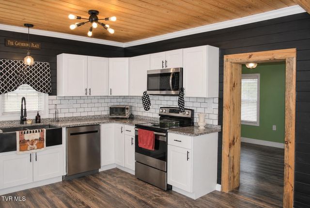 1014 Bluefield Avenue, Elizabethton, TN 37643