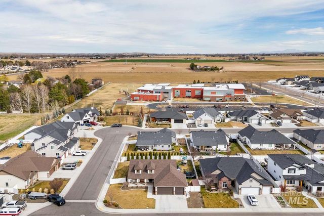 744 Midnight Sun Loop, Twin Falls, ID 83301