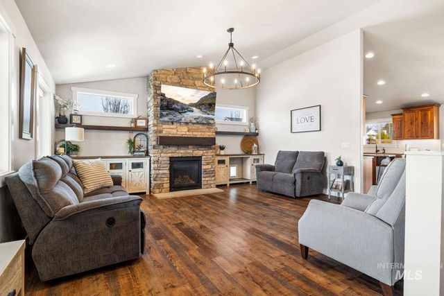 744 Midnight Sun Loop, Twin Falls, ID 83301