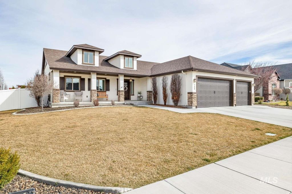 744 Midnight Sun Loop, Twin Falls, ID 83301